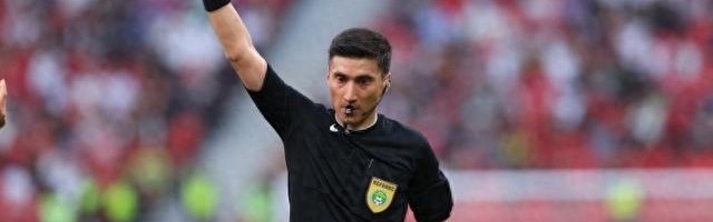 鲁沪大战争议判罚！马纳法手球逃点，媒体人：麦麦提江看都不看