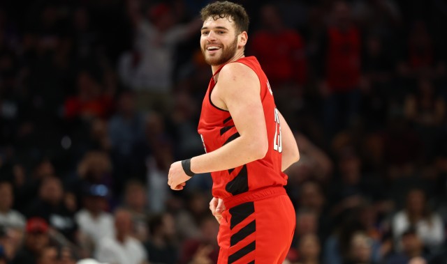 开云-都挺能抢！克林根11分15板5助3帽&amp;庄神6分17板4助2断