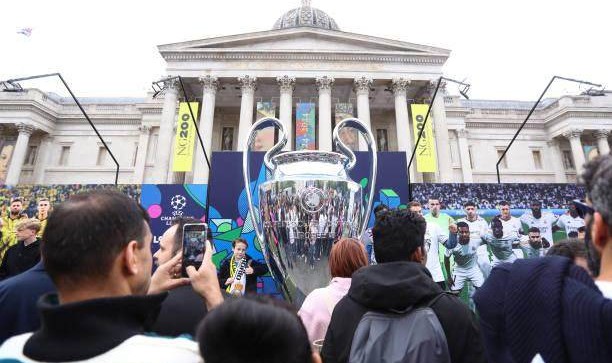 开云-【现场手记】无趣决赛的美丽球迷