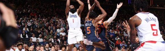 哈登快艇首秀栽跟头 赛后直言在这打球太奇怪